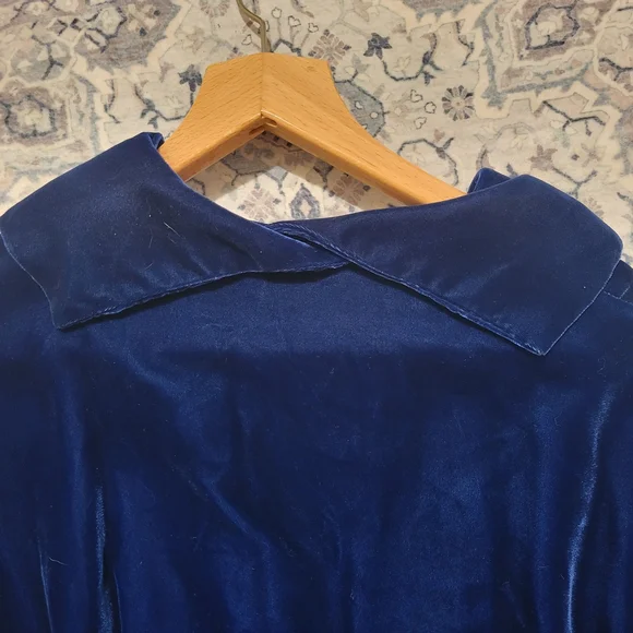 Frederic's Toronto Blue Velvet Robe - Picture 4 of 4